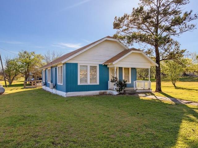 House for sale in Mount Calm, Texas