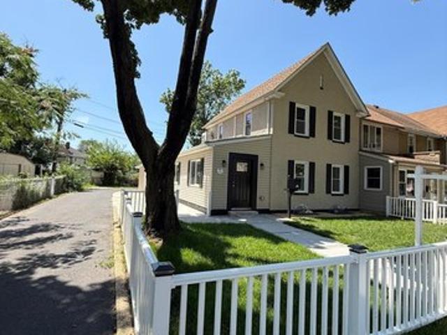 Townhouse for sale in Commerce, New Jersey