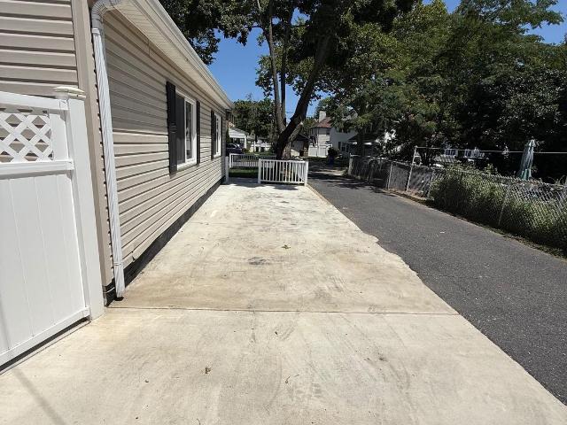 Townhouse for sale in Commerce, New Jersey