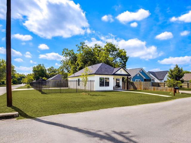 House for sale in Luling, Texas
