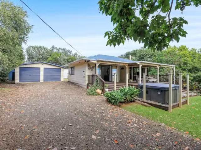 House for sale in Awhitu