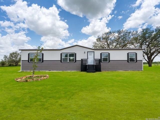 House for sale in Poteet, Texas