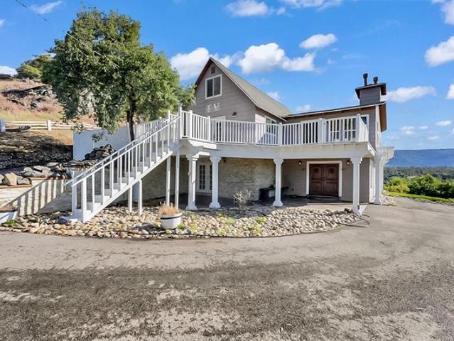 House for sale in Prather, California