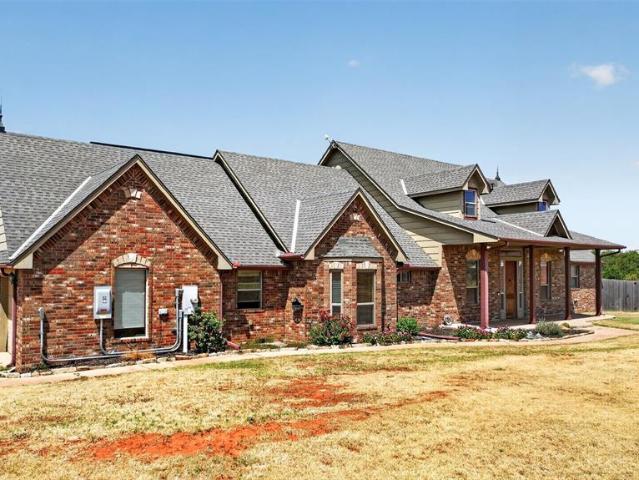 House for sale in Cashion, Oklahoma