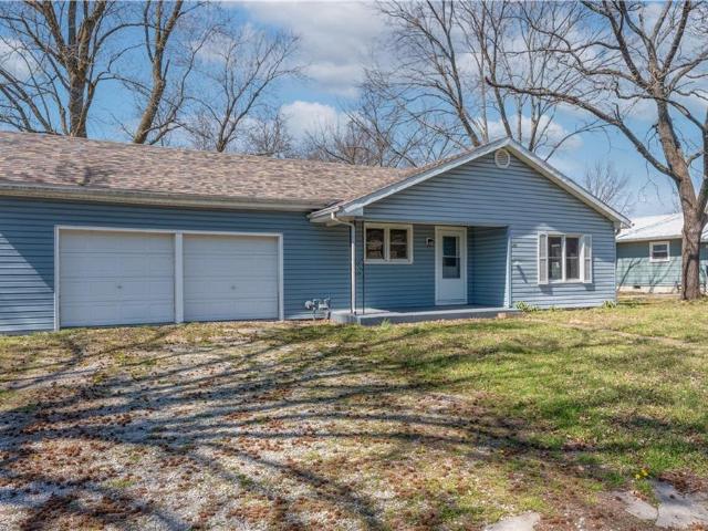 House for sale in La Monte, Missouri