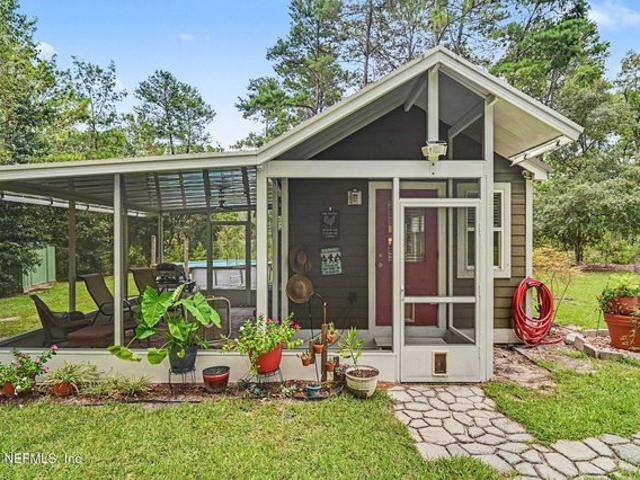 House for sale in Satsuma, Florida