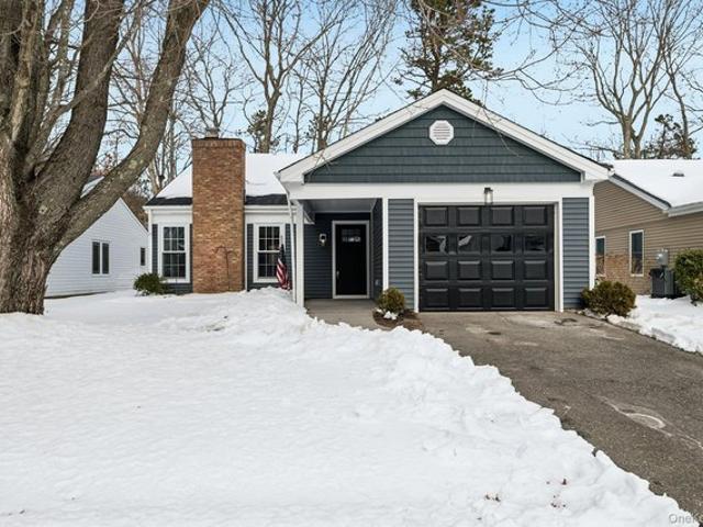 Condo for sale in Centereach, New York