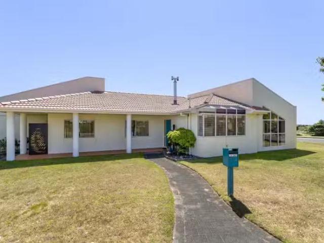 House for sale in Waikanae Beach, Wellington