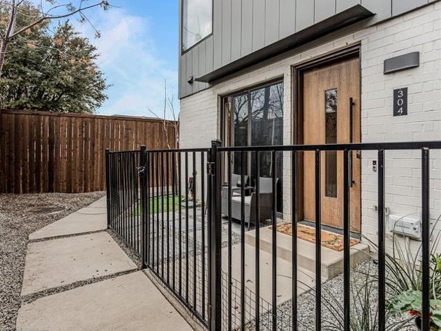 Townhouse for sale in Dallas, Texas