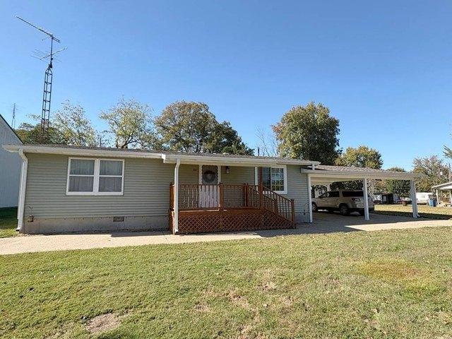 House for sale in Wayne City, Wayne County