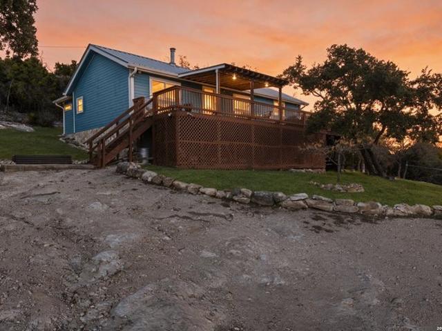 House for sale in Pipe Creek, Bandera County
