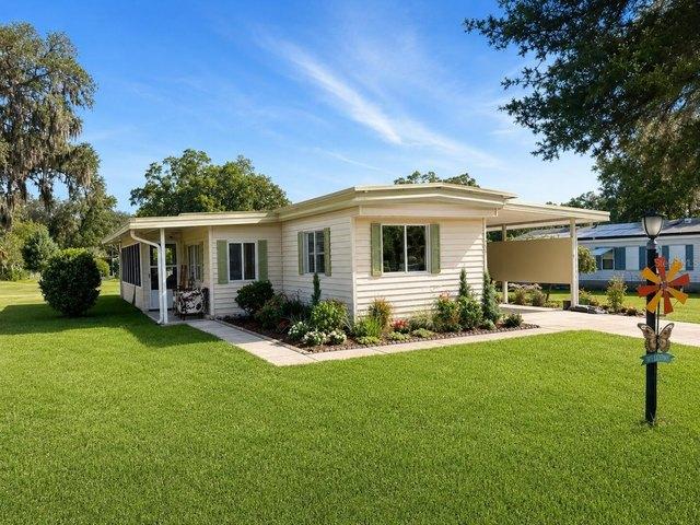 House for sale in Lady Lake, Florida