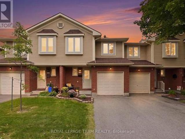 Townhouse for sale in Fallingbrook, Ottawa