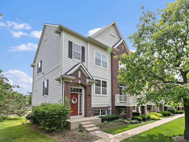 Townhouse for sale in Elgin, Illinois