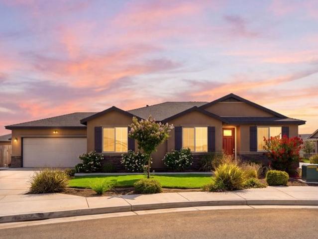House for sale in Tulare, Tulare County