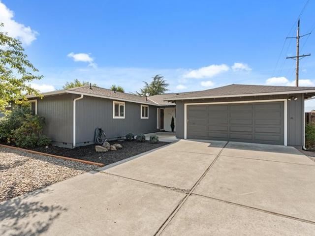 House for sale in Oregonia