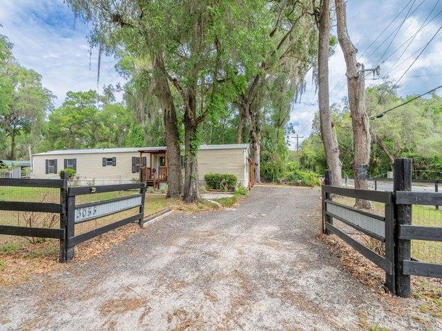 House for sale in Anthony, Florida