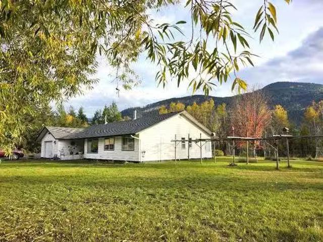 House for sale in Vavenby, British Columbia