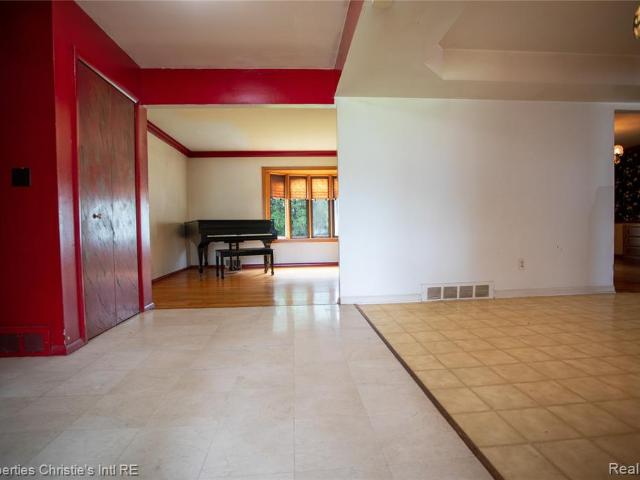 House for sale in Warren