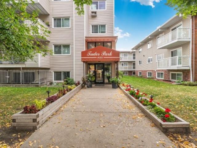 Condo for sale in Wedgewood, Alberta