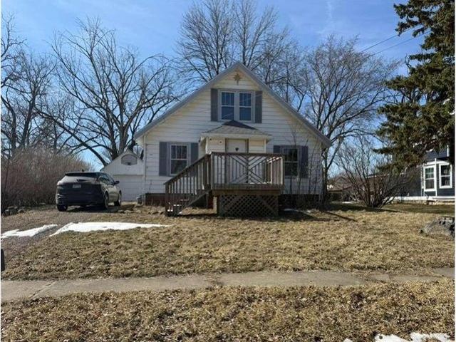 House for sale in Dodge Center, Minnesota