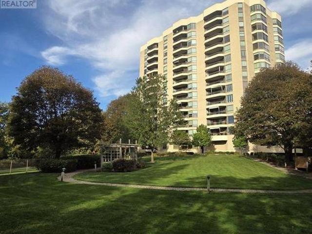Condo for sale in Pinecrest, Oshawa