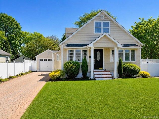 House for sale in Babylon, New York