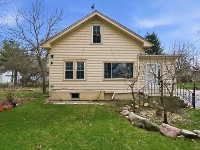 House for sale in Mchenry, Illinois