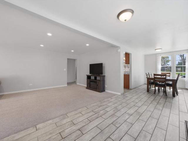 House for sale in Mchenry, Illinois