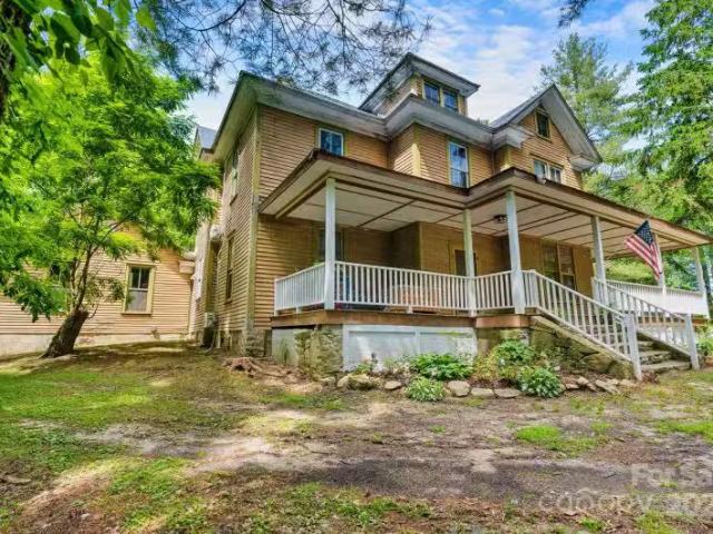 House for sale in Hendersonville