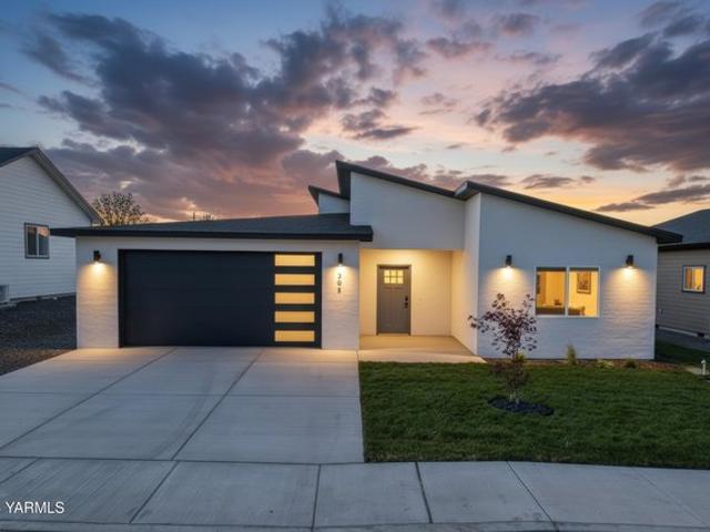 House for sale in Sunnyside, Yakima County