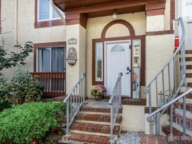 Townhouse for sale in Center Village, Woodbridge Township