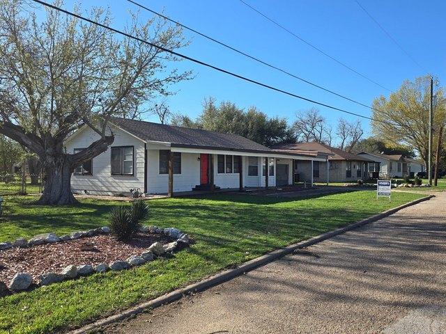 House for sale in Milam, Texas