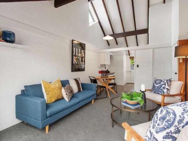 Townhouse for rent in Chaslands, Canterbury