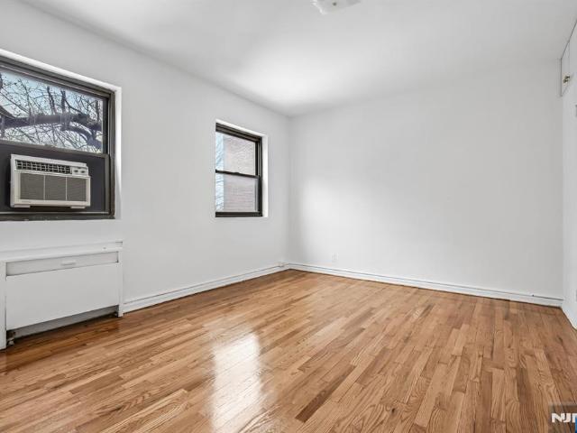 House for sale in Fort Lee, New Jersey