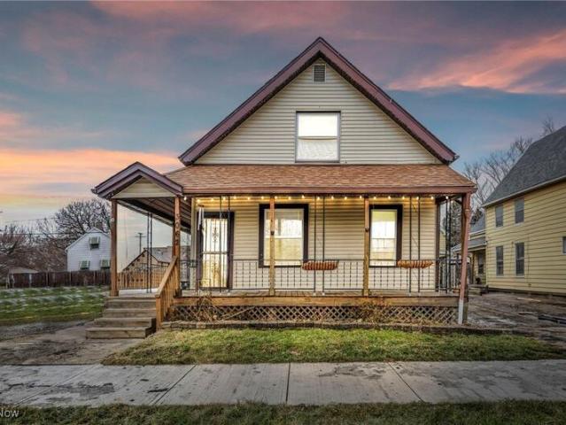 Duplex for sale in Cleveland