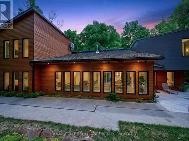 House for sale in Ontario