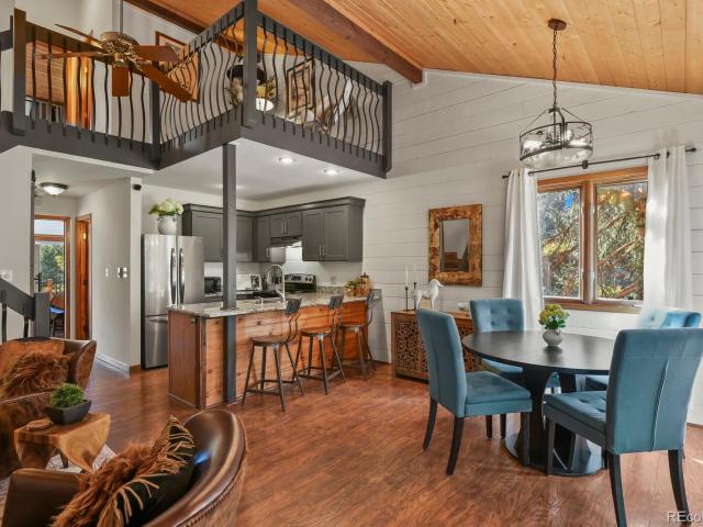 Condo for sale in Wah Keeney Park, Evergreen