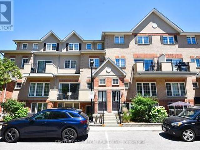 Townhouse for sale in Durham, Ontario