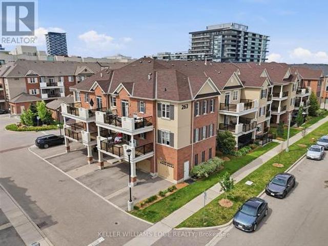 Townhouse for sale in Oakville, Ontario