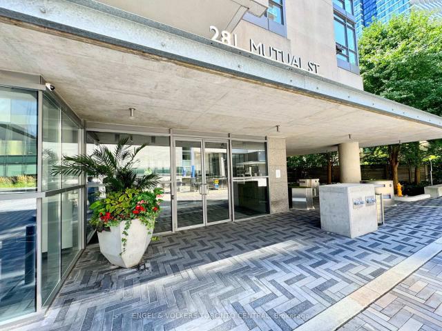 Condo for rent in Toronto Centre, Toronto