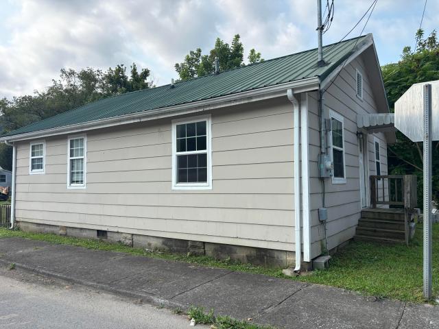House for sale in Wallsend, Pineville