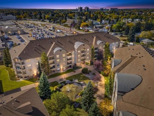 Condo for sale in Meadowlark Park, Edmonton