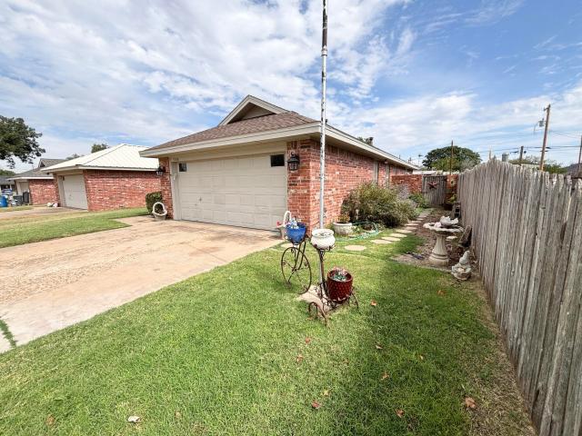 House for sale in Abernathy, Texas