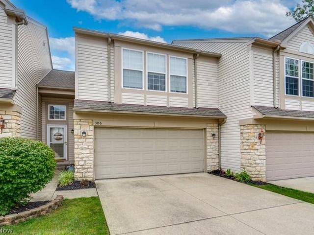 Townhouse for sale in Broadview Heights, Ohio