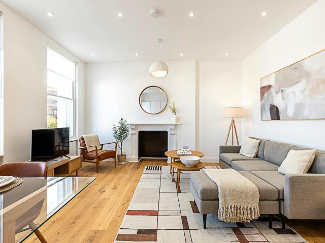 Apartment for rent in Lot's Village, Greater London