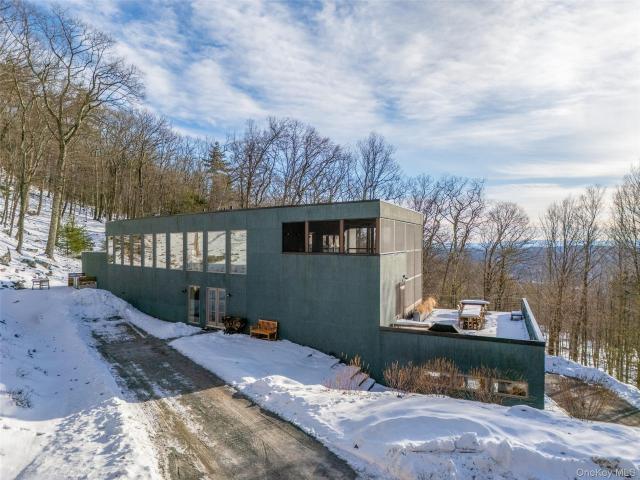 House for sale in Bearsville, New York