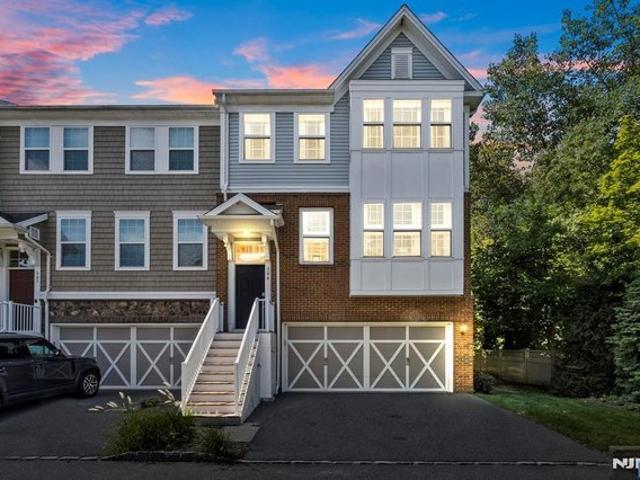 Townhouse for sale in Cresskill, New Jersey