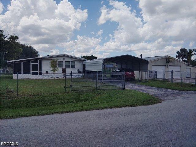 House for sale in Moore Haven, Florida