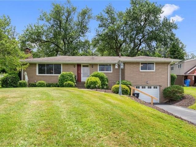 House for sale in Elizabeth, Pennsylvania